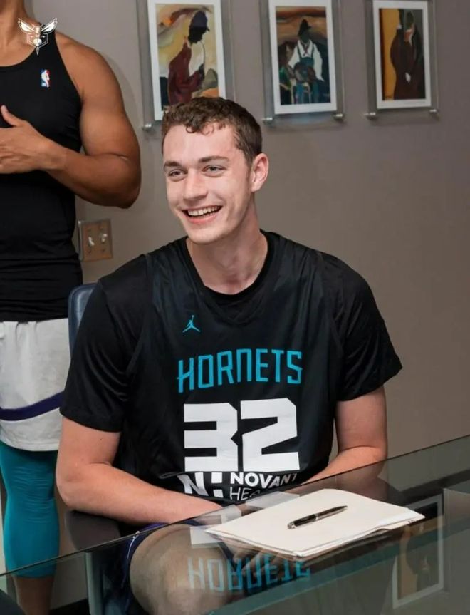 7中7轰14+10！打爆浓眉成最大惊喜，这可是34号秀，湖人后悔吗？