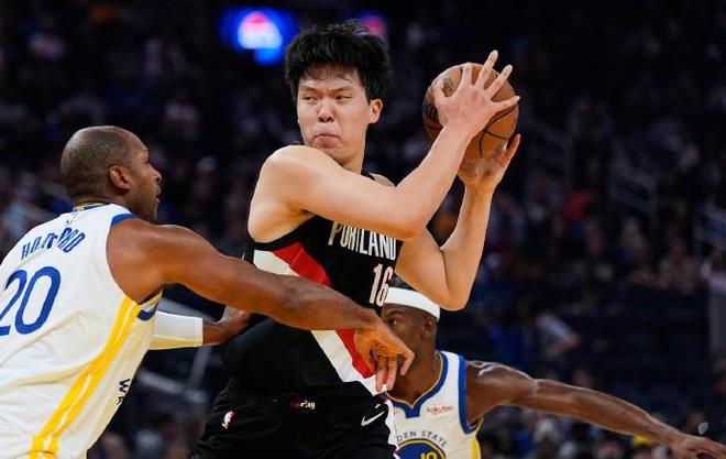 队记：杨瀚森首秀很挣扎，但这只是他季前赛首秀还有巨大提高空间