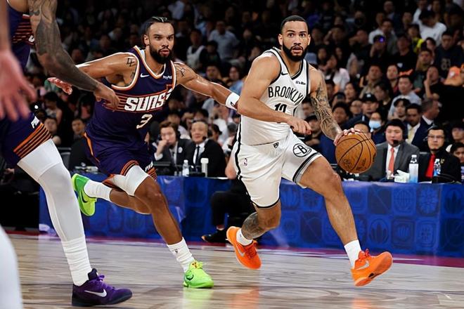 8分钟豪取11分率领篮网完成翻盘，但侧翼球员仍拿着非保障合同？