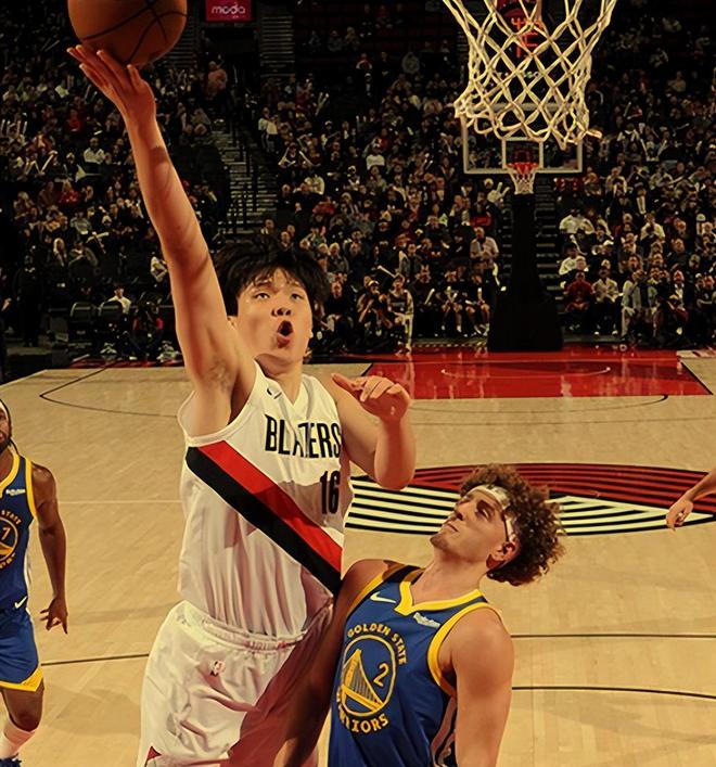 从6次犯规到9分6篮板，杨瀚森渐入佳境主帅功不可没,篮网应该学习