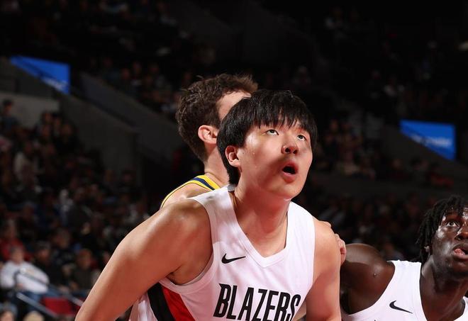 晃飞霍福德+再秀梦幻舞步!杨瀚森一战5大亮点:进步肉眼可见