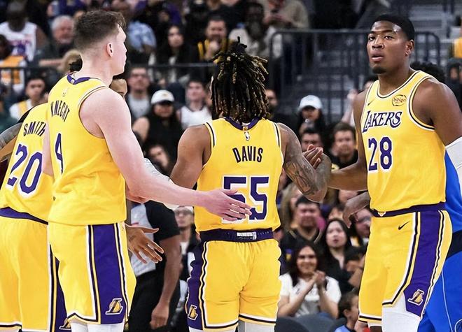 NBA季前赛今日结束了所有比赛，湖人94-121惨败独行侠，国王3连败