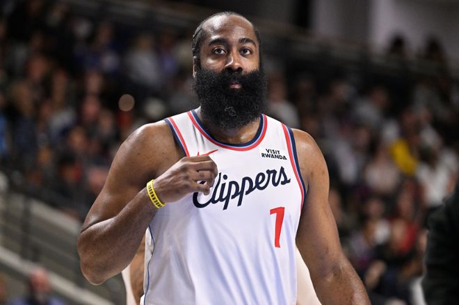 季前赛-哈登9助攻快船47分狂胜广州 陈国豪13分小卡18+5三分