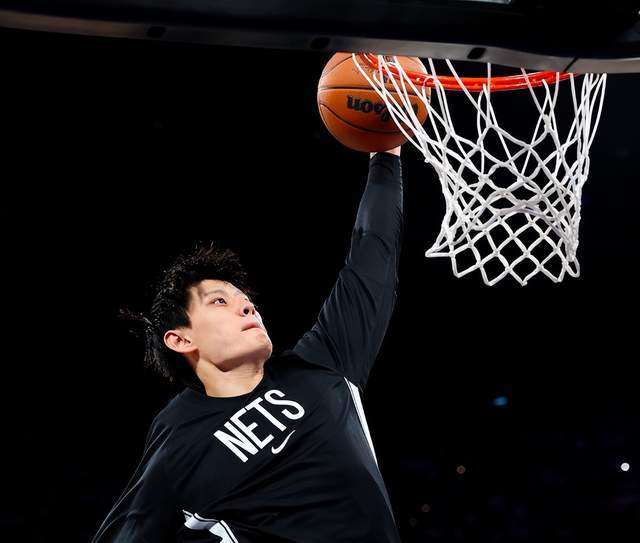 疯狂一夜!曾凡博被篮网裁掉,威少底薪加盟国王,勇士裁掉2人