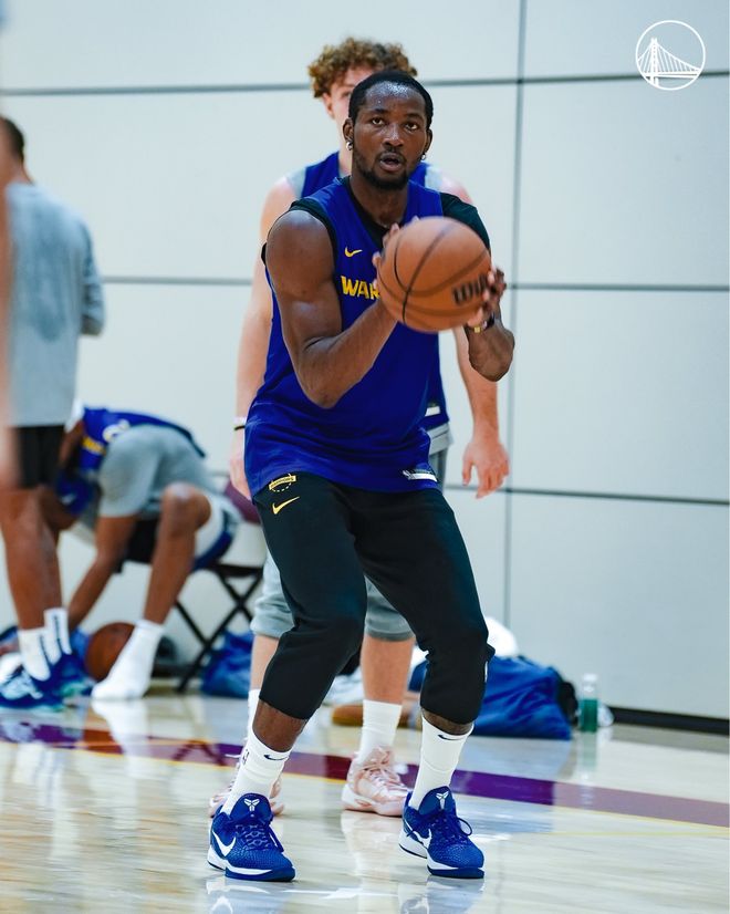 勇士官方晒格林&库明加训练照：落地洛杉矶直接开练