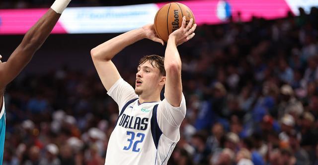 弗拉格：我需要更好的与浓眉配合 充分发挥他的优势