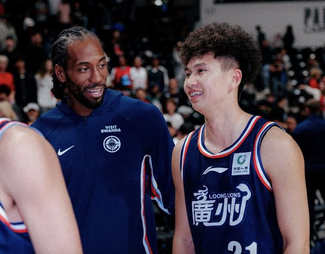 同场竞技！伦纳德谈张文杰：他很年轻，我觉得他非常有天赋