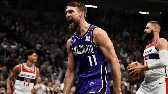 记者：萨博尼斯腿筋轻微拉伤，不出战最后一场与湖人的季前赛