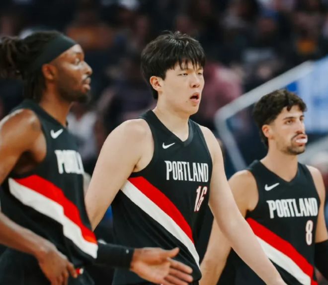 首秀6犯离场！杨瀚森表现不佳，还需时间适应！