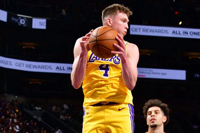 4场季前赛只打了1场好球，湖人侧翼新星的情况实在是令人担心？
