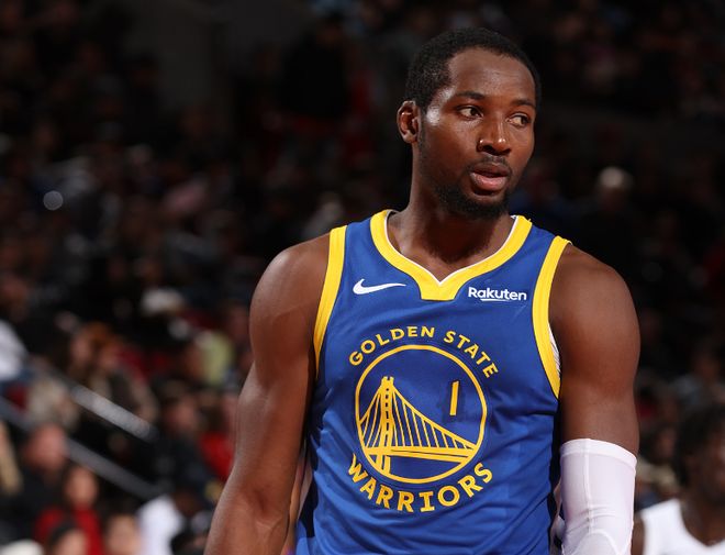 脾气见长!库明加被驱逐:不满判罚对峙抱怨 鼓掌挑衅裁判