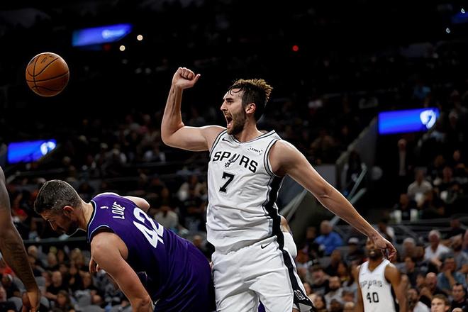 季前赛至今表现稳定！马刺重金签下凯尔特人旧将是正确的决定？