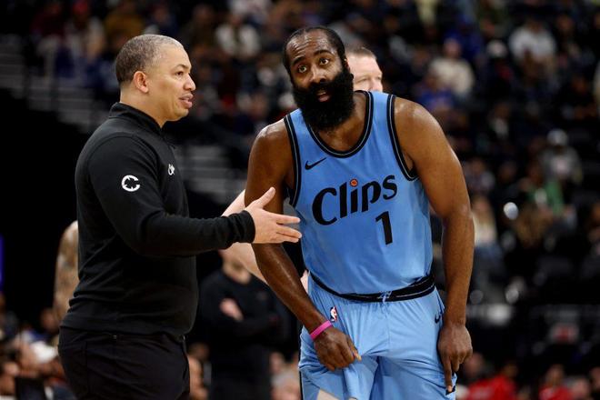 36岁哈登状态令人担忧!季前赛命中率不到37% 球探称不如以往同期