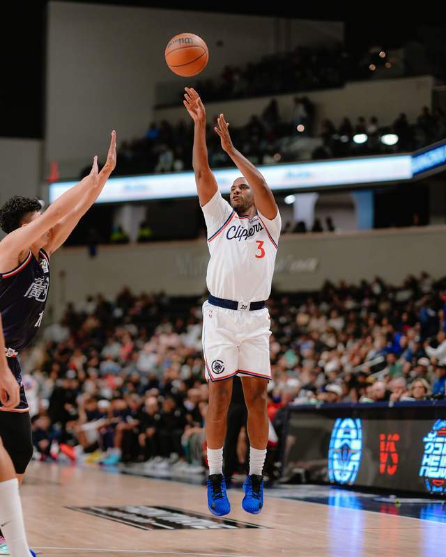 快船142-95龙狮！3大新援首秀满分，哈登小卡轻松，1人太倒霉