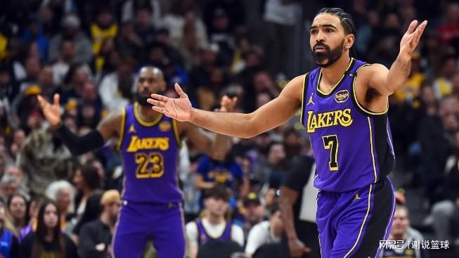 湖人末节崩盘遭大逆转,仅三将表现尚可,板凳深度匮乏或难倒雷帅
