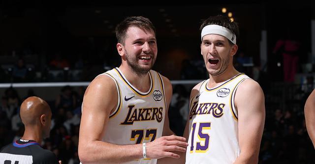 东契奇：里夫斯今天看起来不想投篮 我不知道是为什么...