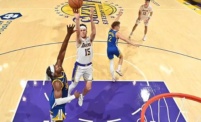 今日的NBA季前赛结束了所有比赛，湖人复仇勇士，快船94-102掘金