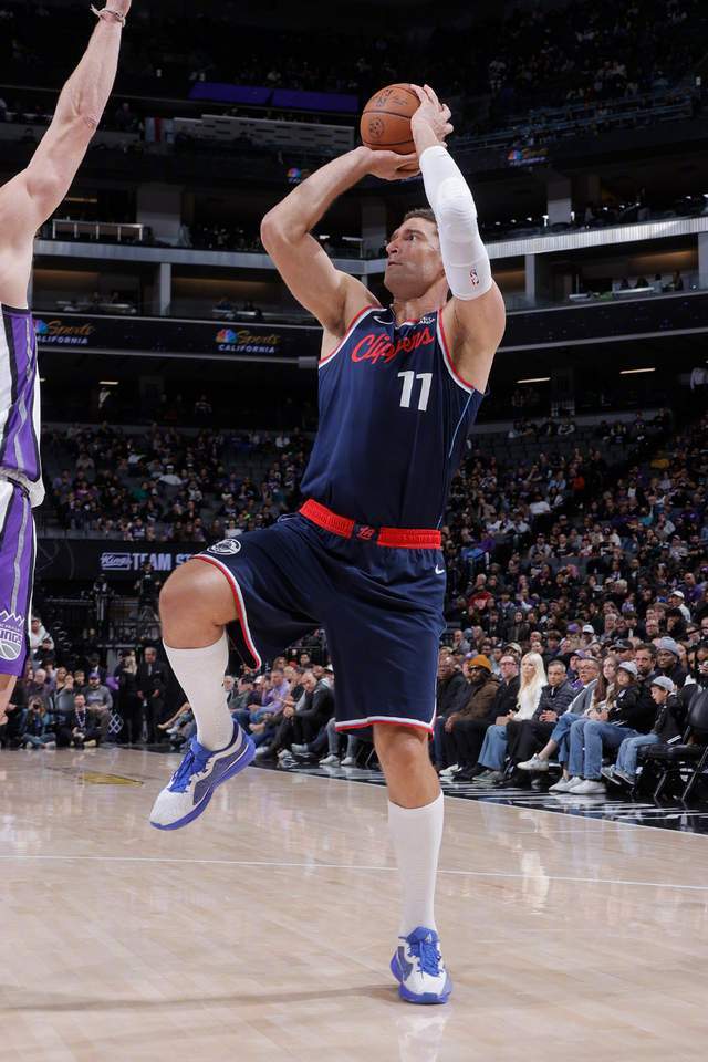 2场三分11中7！快船首笔签约大获成功，恭喜哈登获得强力帮手