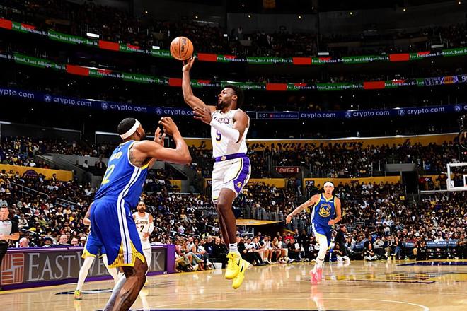 连续两场拖了湖人的后腿之后，布朗尼总算打出了一场正常的比赛？