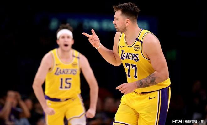 东詹里三巨头缺阵！湖人27分溃败！范德彪伤退，弗拉格11投13分