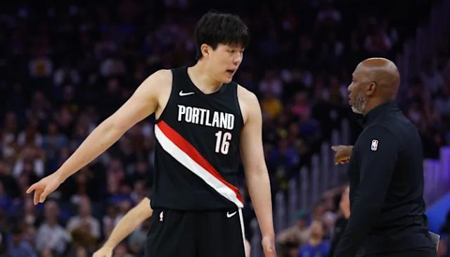 比卢普斯量身定制战术!杨瀚森用进步回应主帅信任