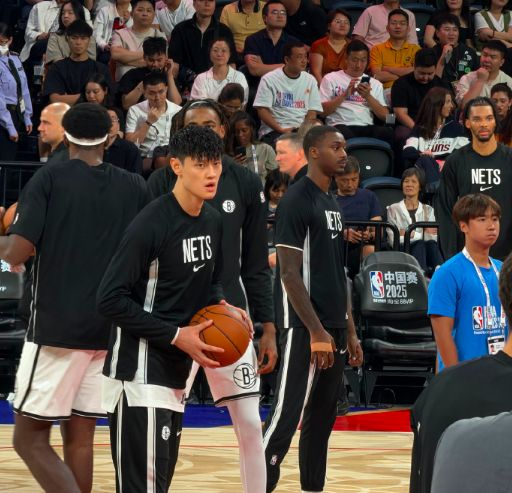 曾凡博0分钟！全场高喊被无视！篮网15分大逆转，狄龙6犯下场