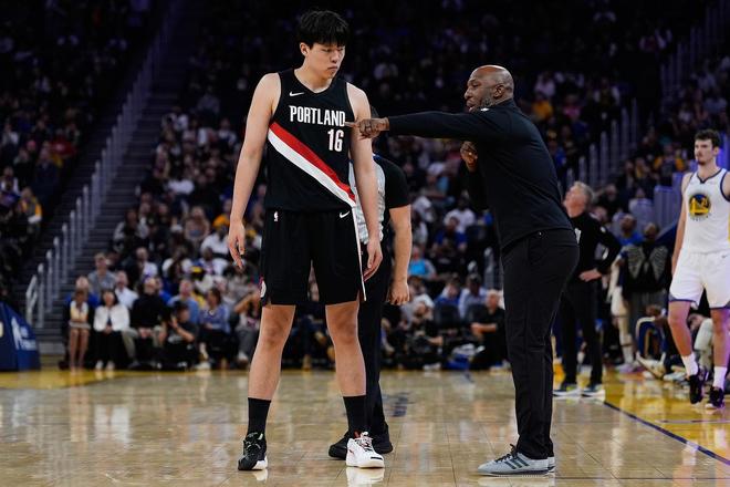 杨瀚森为什么会迎来大爆发！比如普斯忍不住说出心里话，原来如此