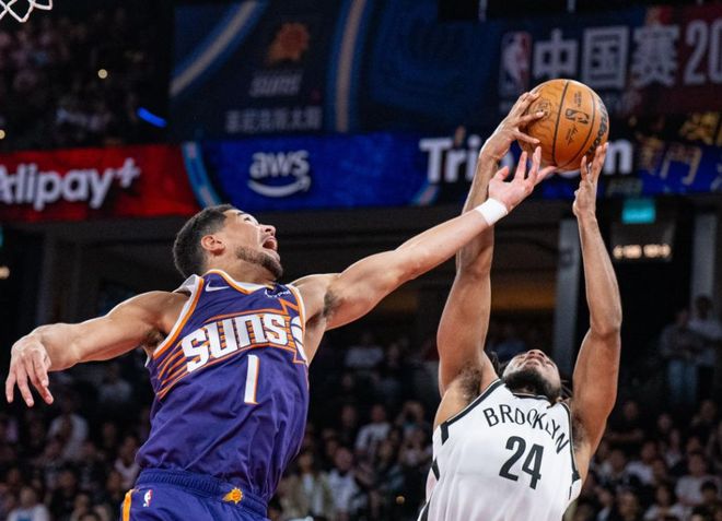 曾凡博遭弃用！篮网15分大逆转，布克空砍18+5+5，狄龙6犯离场