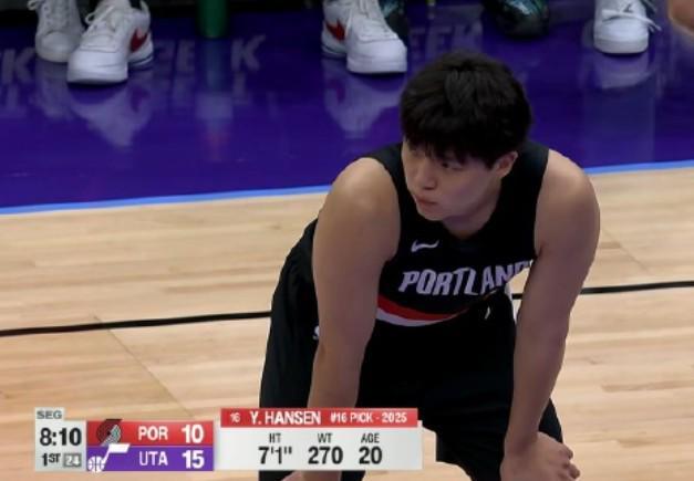 戏份不多，杨瀚森半场出战9分钟，1中1得3分2断1帽1失误3犯规