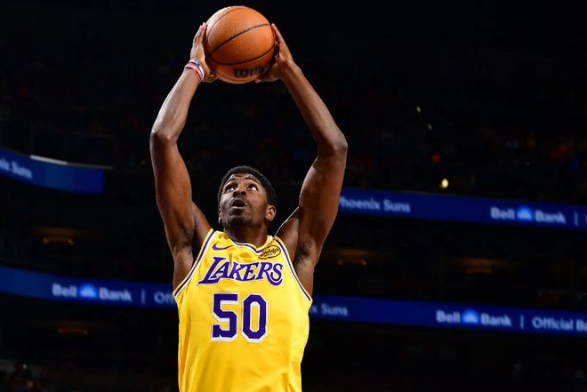 至少防守强度是上来了！前火箭后场能在湖人拿到一份合同吗？