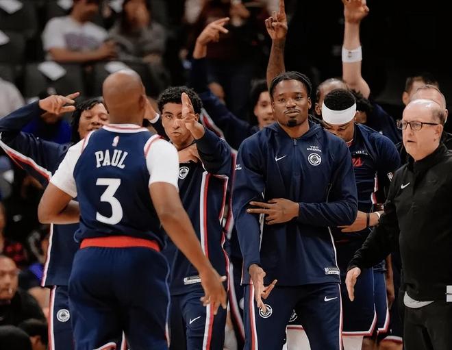 快船三新援摧毁比赛!保罗统领节奏,大洛无解进攻,科林斯太高效