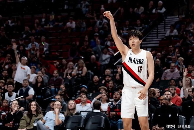 还有这好事！杨瀚森强势爆发，湖人垂涎多年的中锋，恐要加速离队