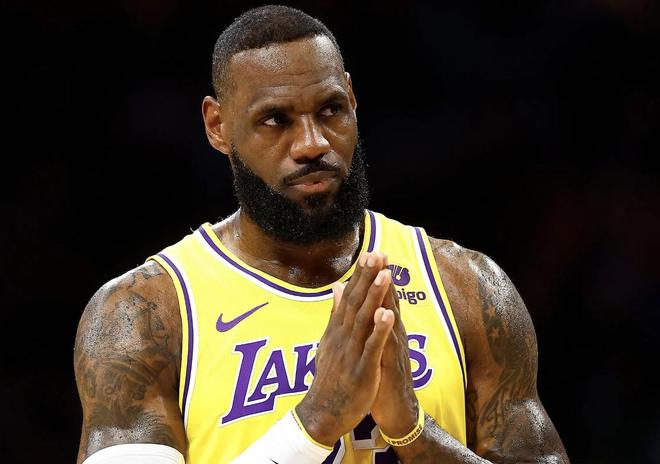 Shams:湖人对詹姆斯坐骨神经痛伤势态度谨慎,预计11月中旬复出