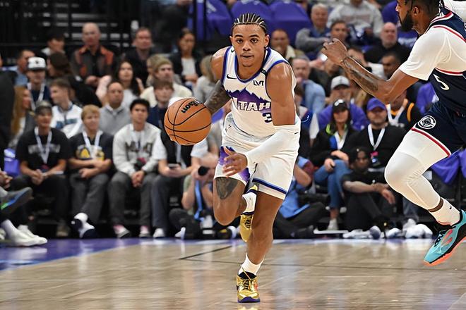 击溃了快船的防线!爵士后场新星看起来在今年夏天完成了蜕变?