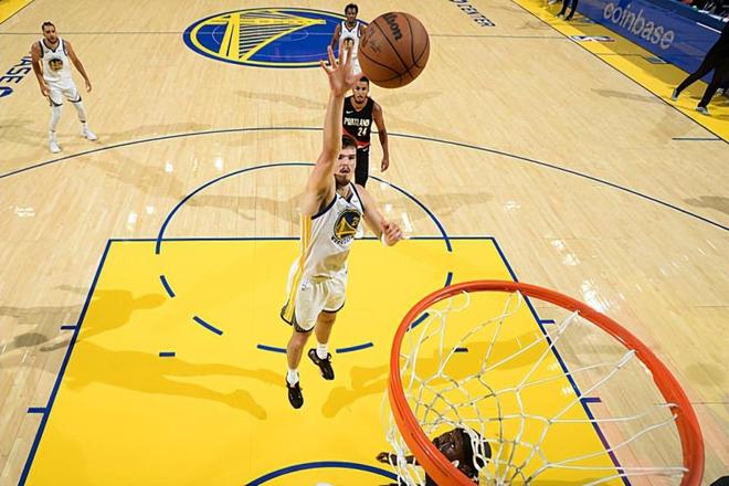 予取予求！勇士内线新星面对开拓者简直是在进攻端完爆了杨瀚森？