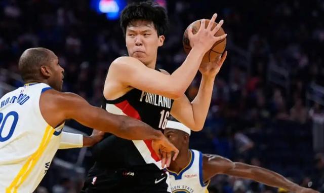 首场季前赛杨瀚森6犯离场 跑位速率力量不足但攻防均有亮点