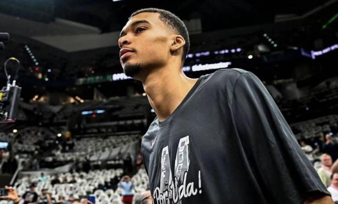 马刺官方:执行卡斯尔第三年&文班亚马第四年的球队选项