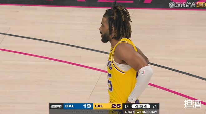 湖人崩盘!东契奇赛后拥抱昔日战友,震惊全场!