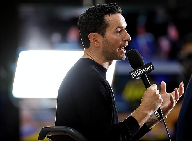 湖人主教练：上赛季芬尼史密斯顶替了詹姆斯，我们要找到他的替身