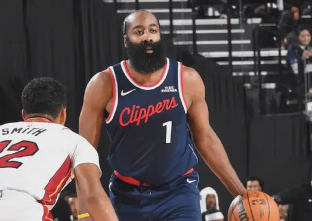 空砍27+4+4！快船输球怪我，伦纳德扭伤还揽责，他仍想出战背靠背...