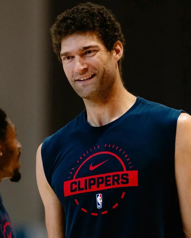 赚到了！场均13.3分+1.7盖帽，2年1800万，真值啊，37岁，还有油