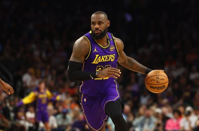 突然宣布退役，詹姆斯推迟复出！一大早，NBA传来5个劲爆消息