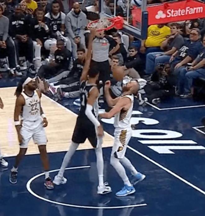 文班亚马的尺寸有多夸张？对比现役5大巨人你就懂，站扣216胡夫