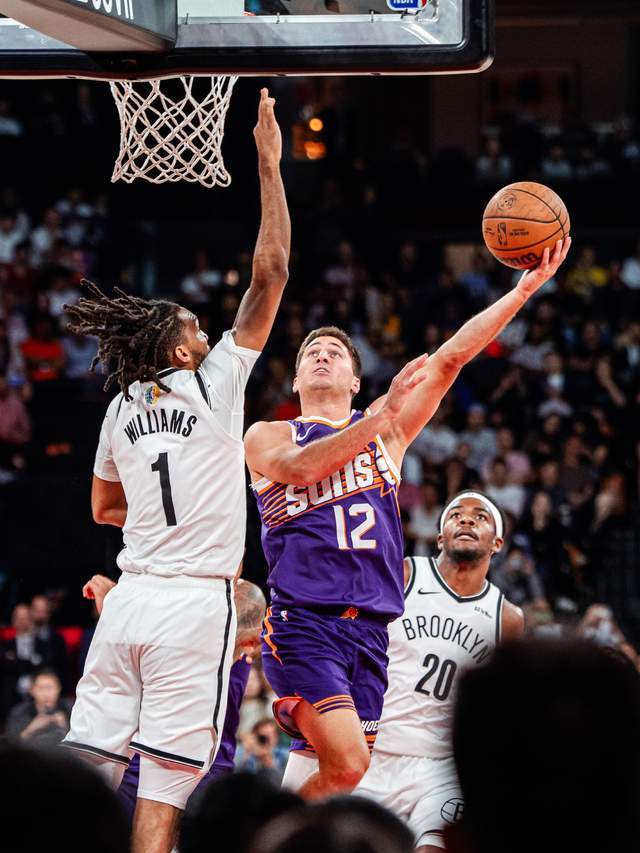 大反扑!篮网落后15分追至2分:托马斯轰15分,曾凡博未出场