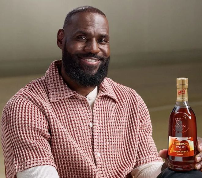 已经开始起诉！湖人球迷自称被詹姆斯误导，高价买票