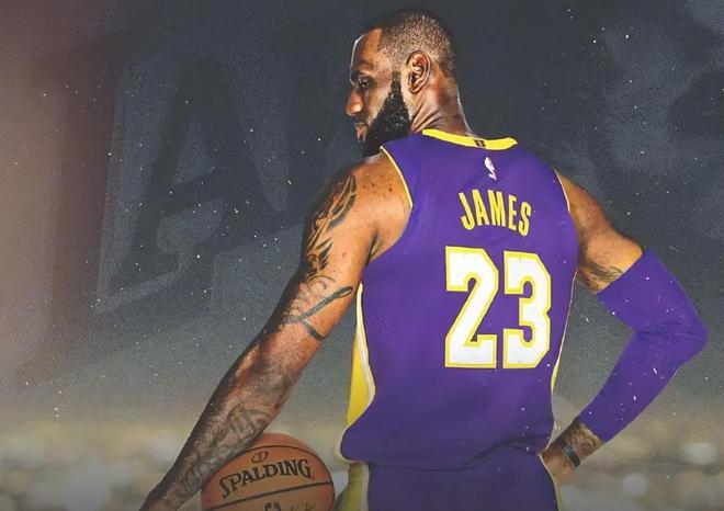 湖人首发阵容进攻万花筒防守万人捅，詹姆斯正与球队进行无声博弈