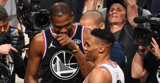 杜兰特：威少理应继续在联盟打球 如果能重聚一定会很酷