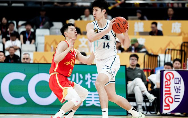 6中0+全场0分+正负值最低!防守布朗像散步,球迷:纯卧底