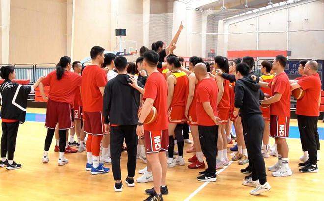 中国女篮训练曝光!新帅指点2米23张子宇,韩旭状态好真造双塔?