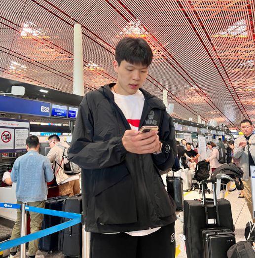 杨瀚森正式启程前往洛杉矶特训+11日参加联合试训 林葳5日赴美